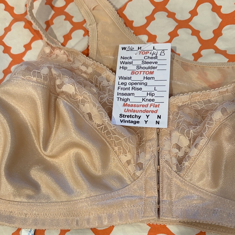 Lace Trimmed Bra in Tan front closure 123‎